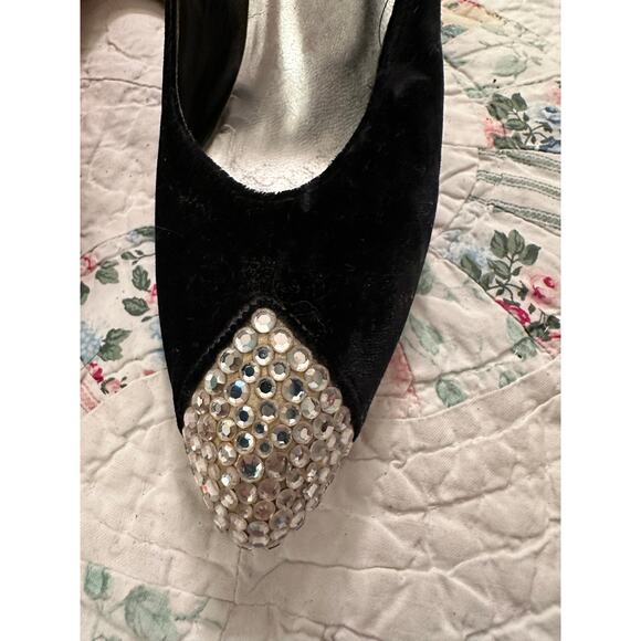 VINTAGE ANNE KLEIN BLACK VELVET & RHINESTONE CRYSTAL DRESSY CAP TOE PUMPS 7.5N - Picture 2 of 10